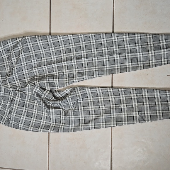 Zara Men's Black and White Checkered Chinos - Picture 6 of 7